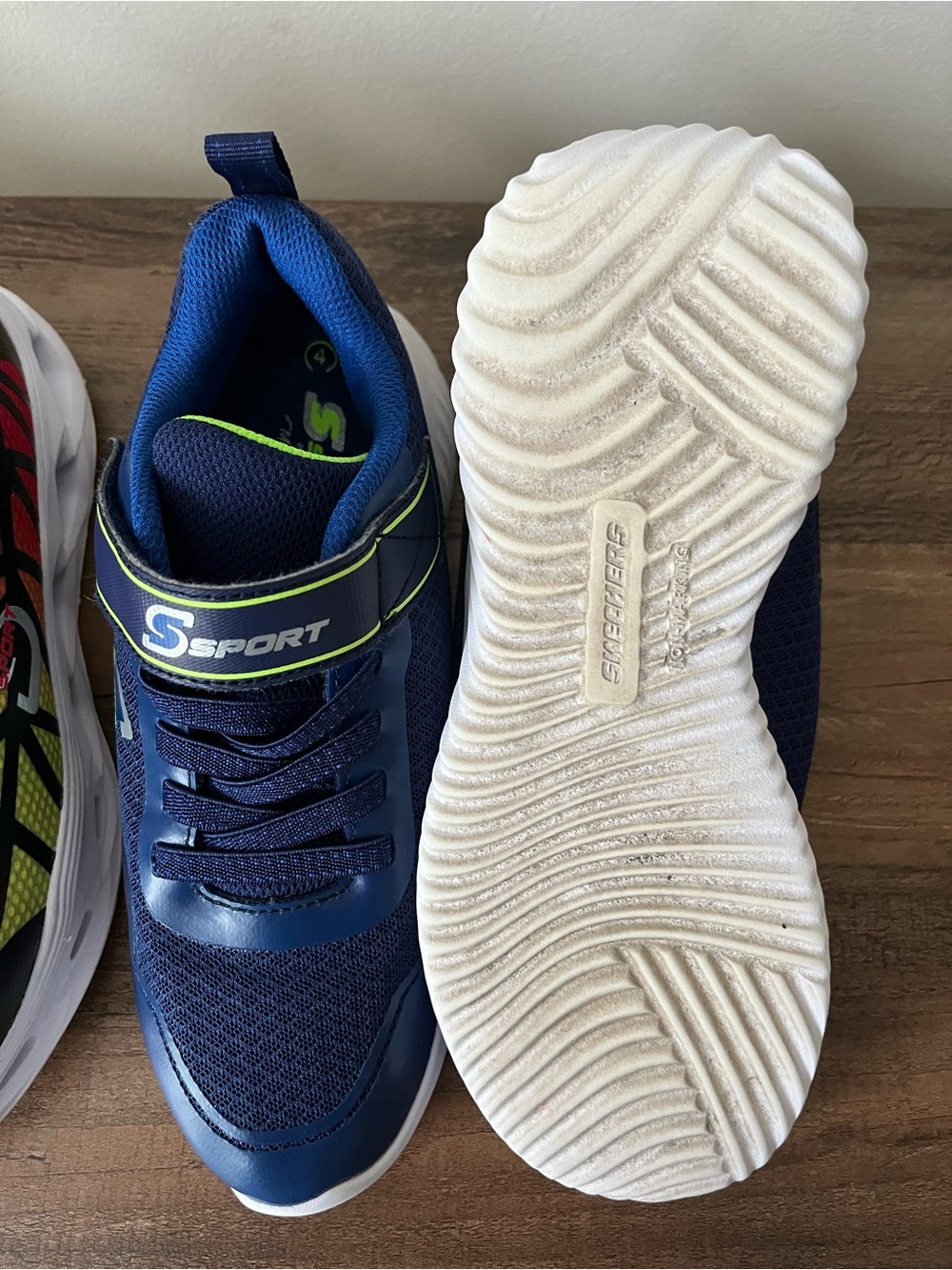 Boys Shoes Skechers Sneakers 3 Pair Bundle Size 4 - Picture 12 of 12